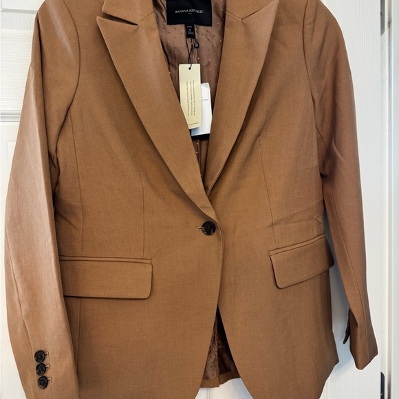Brown Women's Blazer by Banana Republic 🪴price firm🪴 - Picture 9 of 9